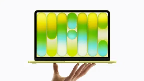 Apple se vrací k Intelu, chce čipy pro budoucí MacBook Neo a iPhony