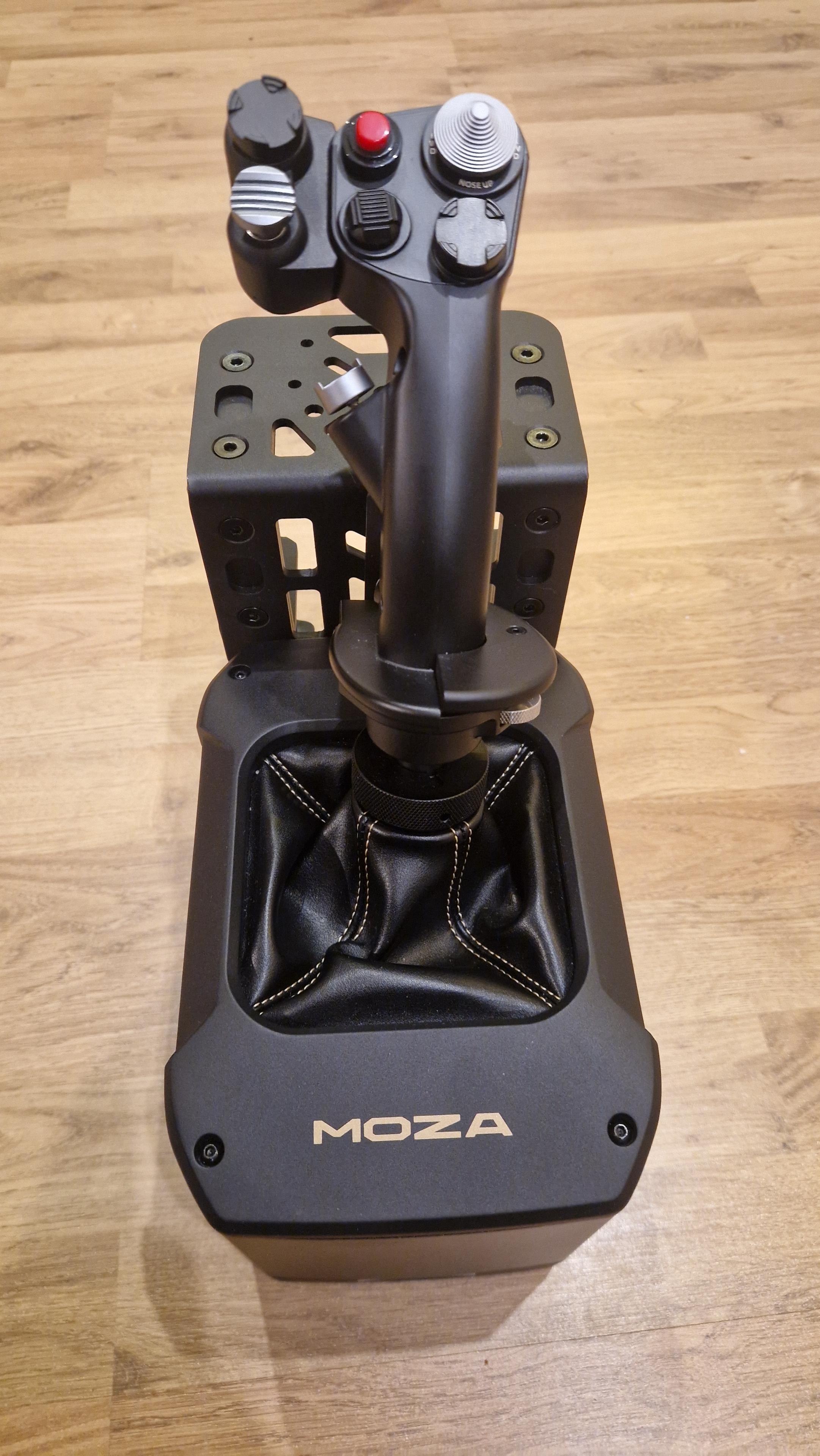 Megarecenze megajoysticku Moza AB9. Revoluce v létání