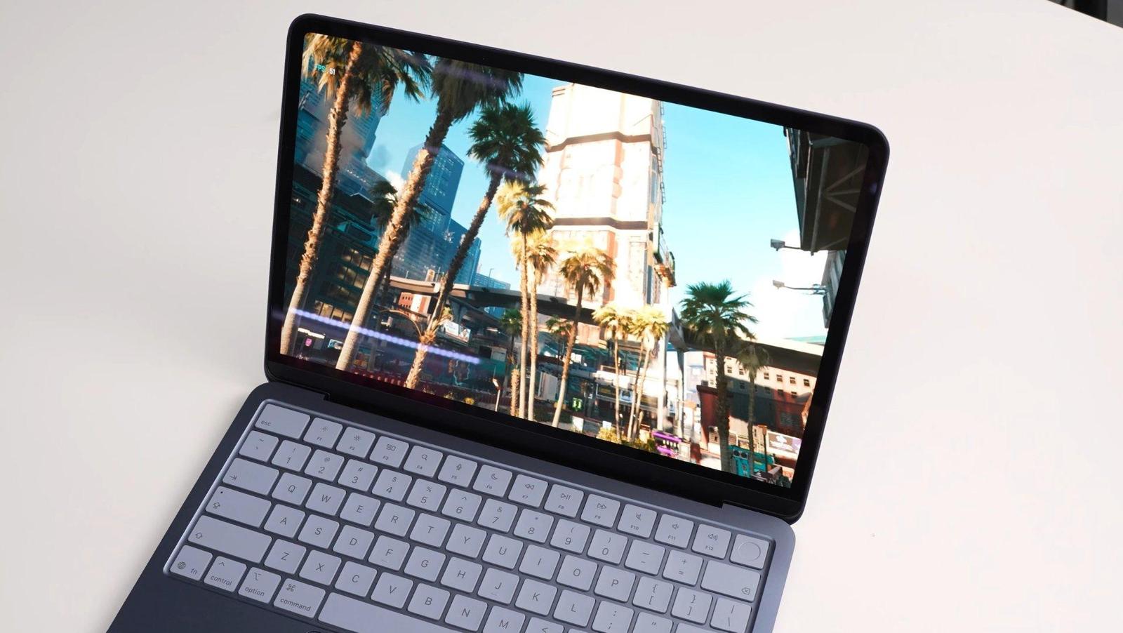 MacBook Neo - jaký je jeho herní výkon v Cyberpunk 2077?