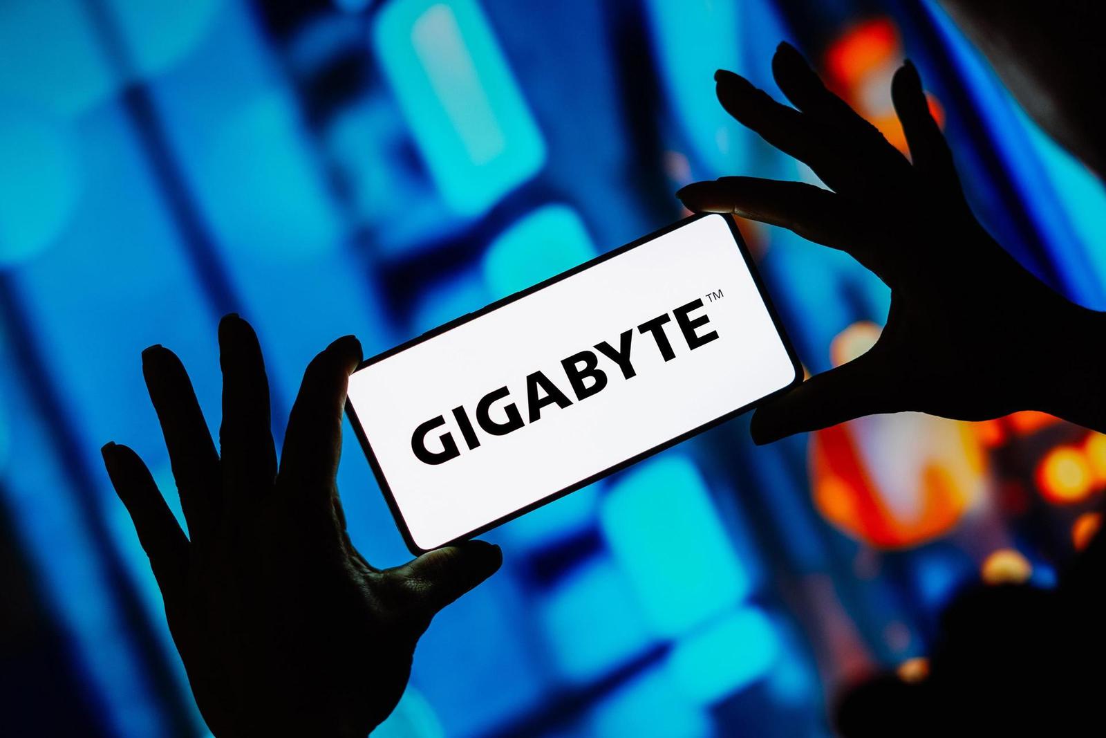 Gigabyte uvedl mini PC Brix s čipem Core Ultra 9 386H